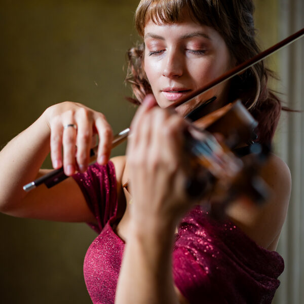 Melany Wild River - sagaidīšanas mūzika